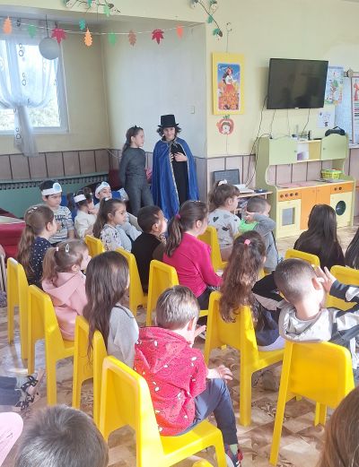 Седмица на четенето в ДГ "Трети март" с 4.Б клас от ОУ „Св. Климент Охридски“ – гр. Плевен 3